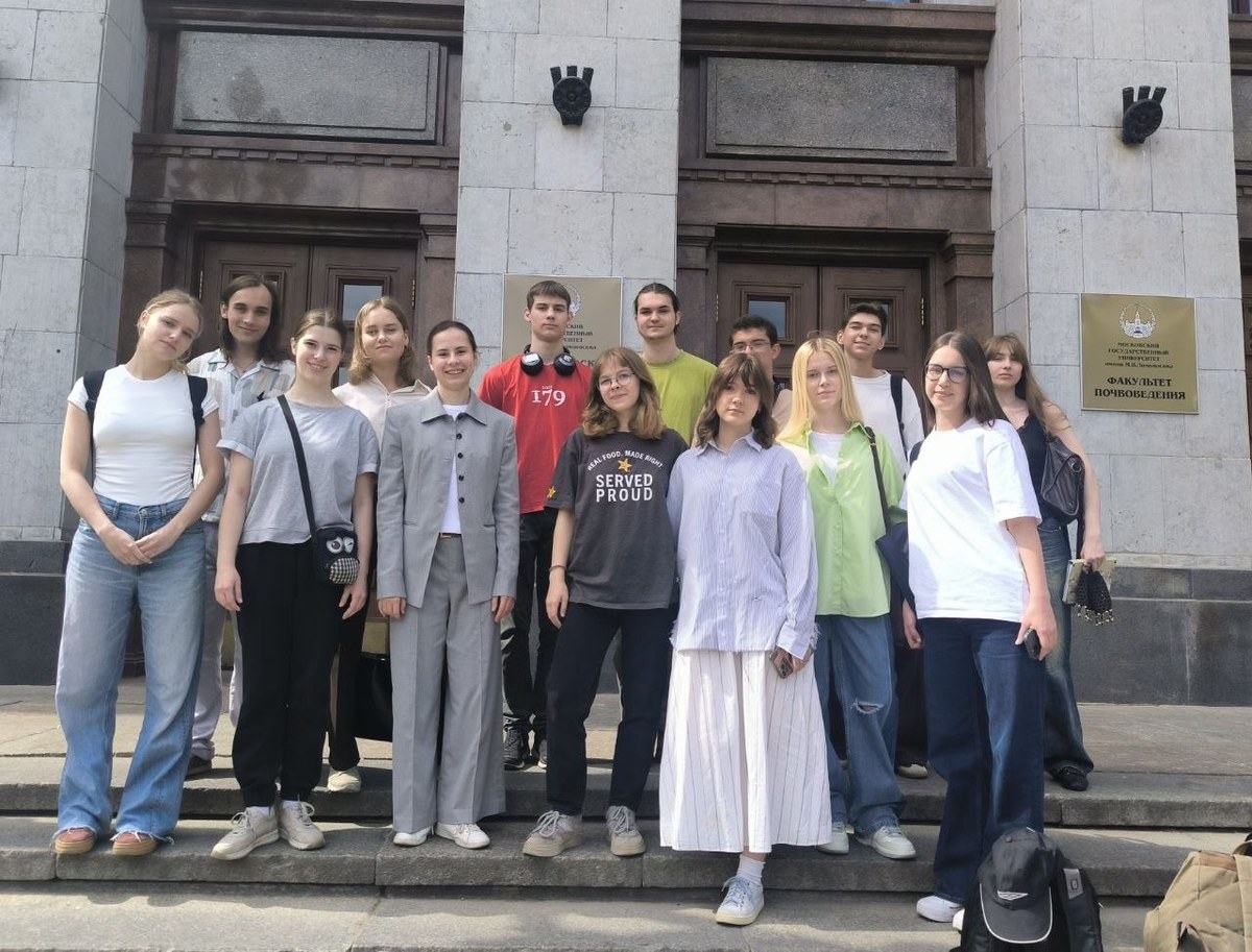 Mariia Miroshnik with classmates in front of Moscow State University's faculty building